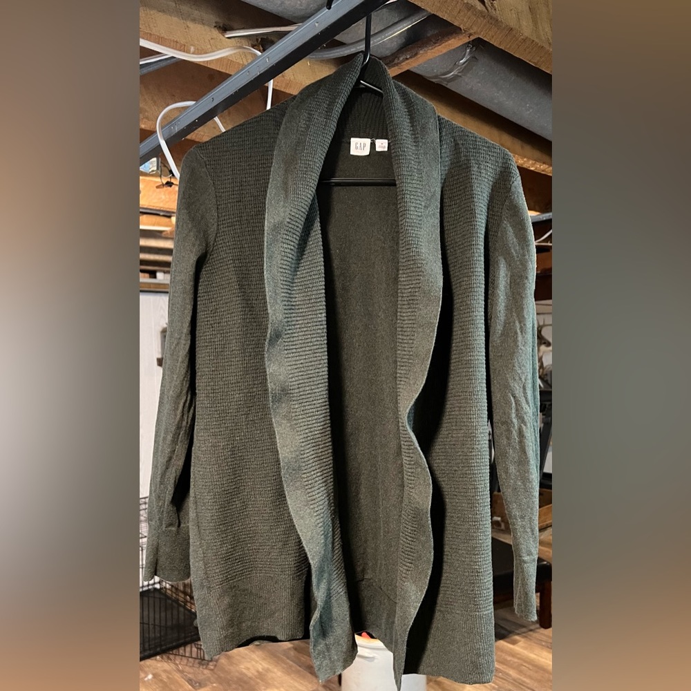 Gap sweater